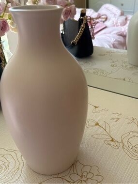 Minimalist cream Ceramic Vase